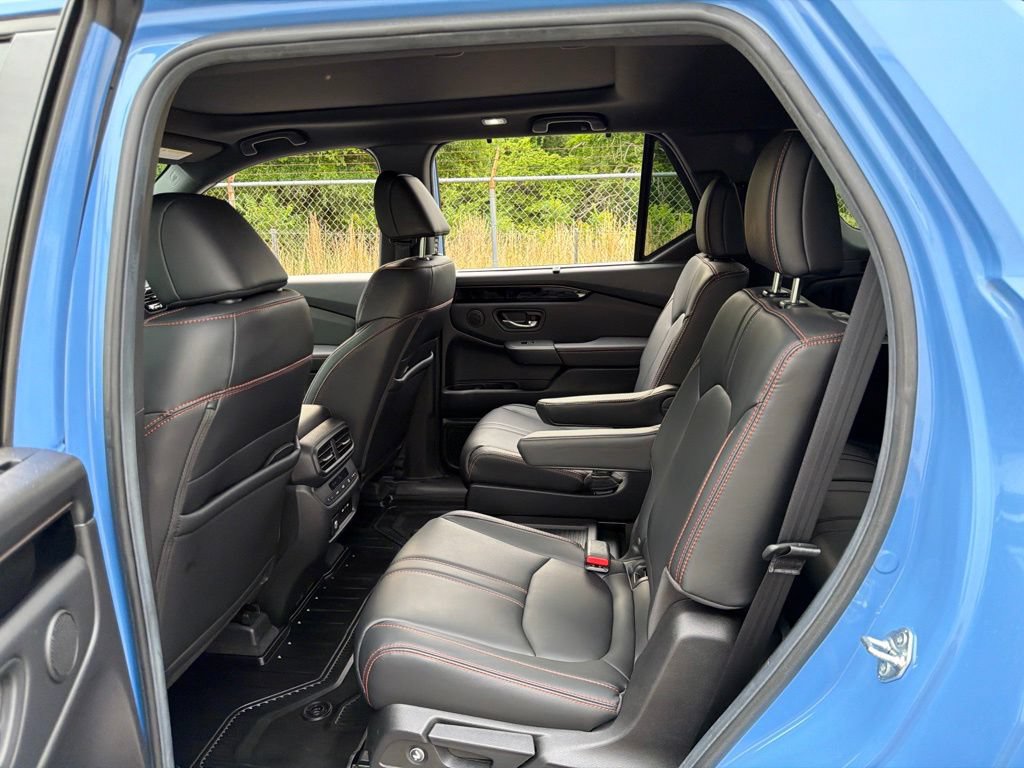 Used 2025 Honda Pilot TrailSport image 21