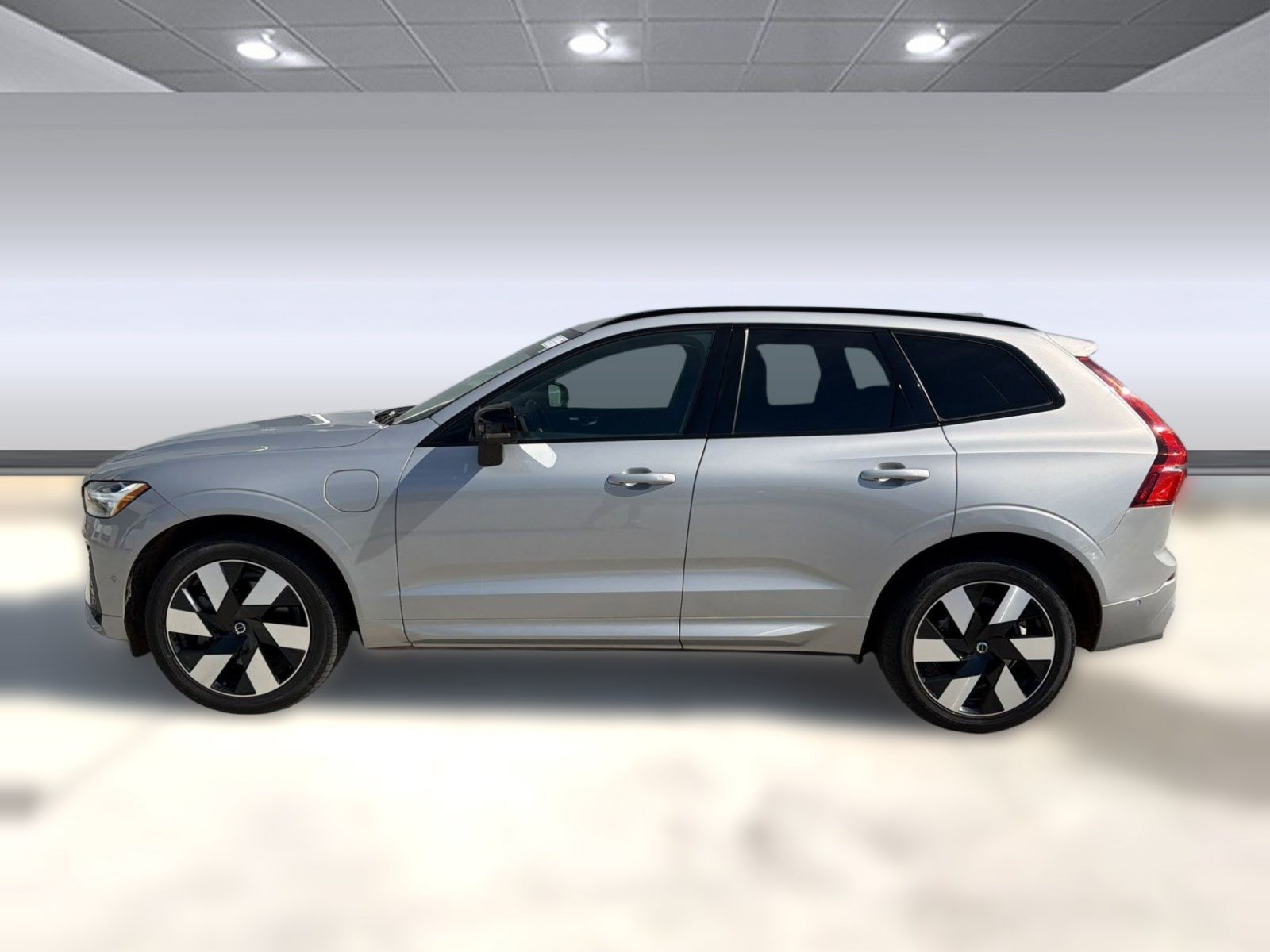 Certified 2024 Volvo XC60 T8 Plus w/ Protection Package Premier AWD/4WD image 2