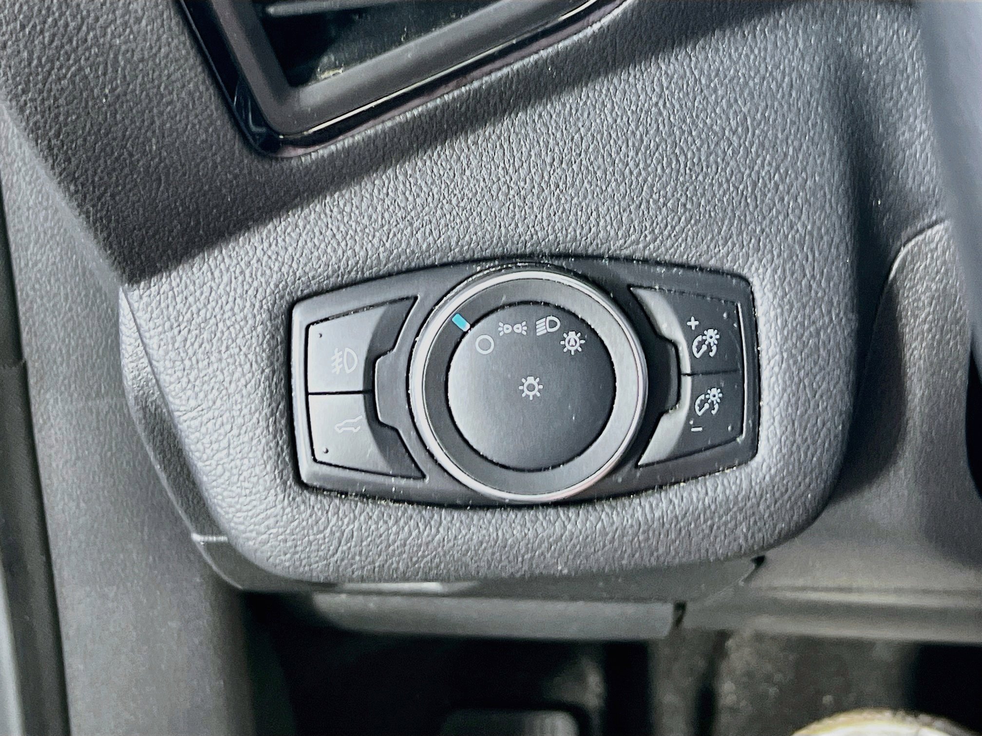 Used 2019 Ford Escape Titanium AWD/4WD image 10