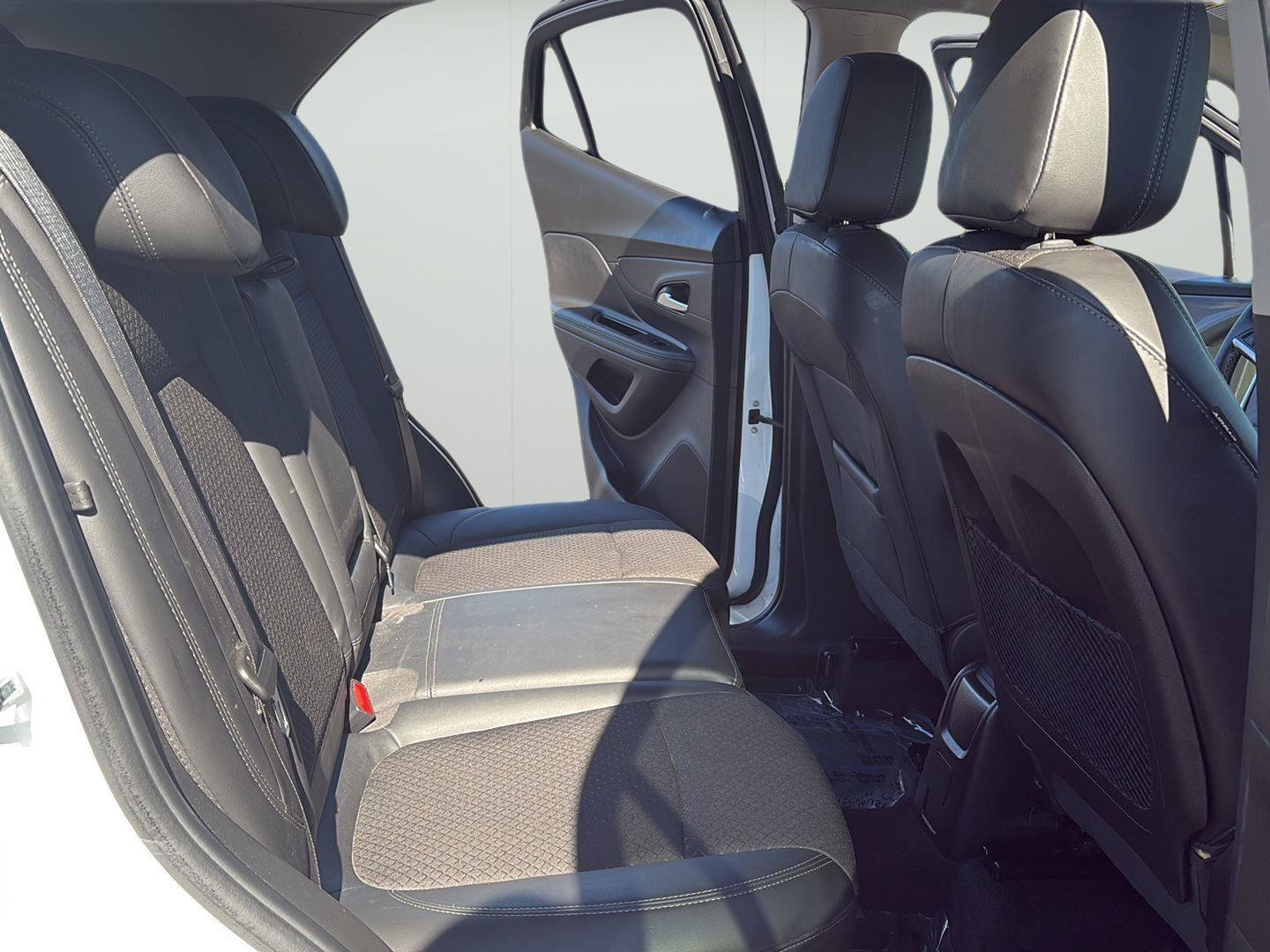 Used 2021 Buick Encore Preferred AWD/4WD image 12