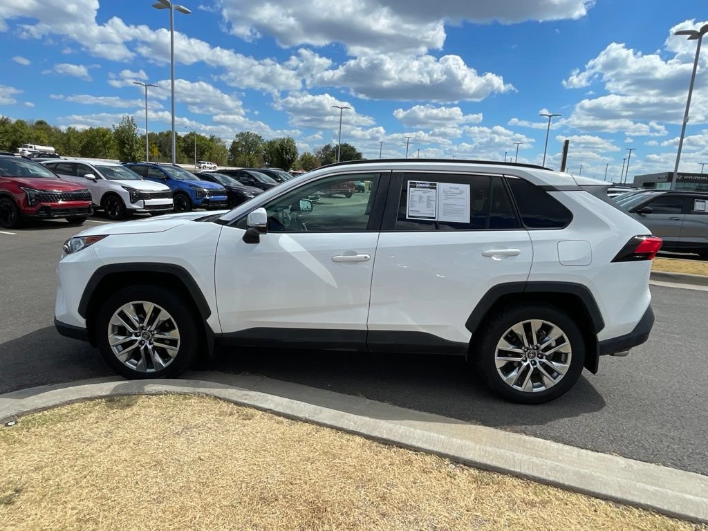 Used 2020 Toyota RAV4 XLE Premium FWD image 4