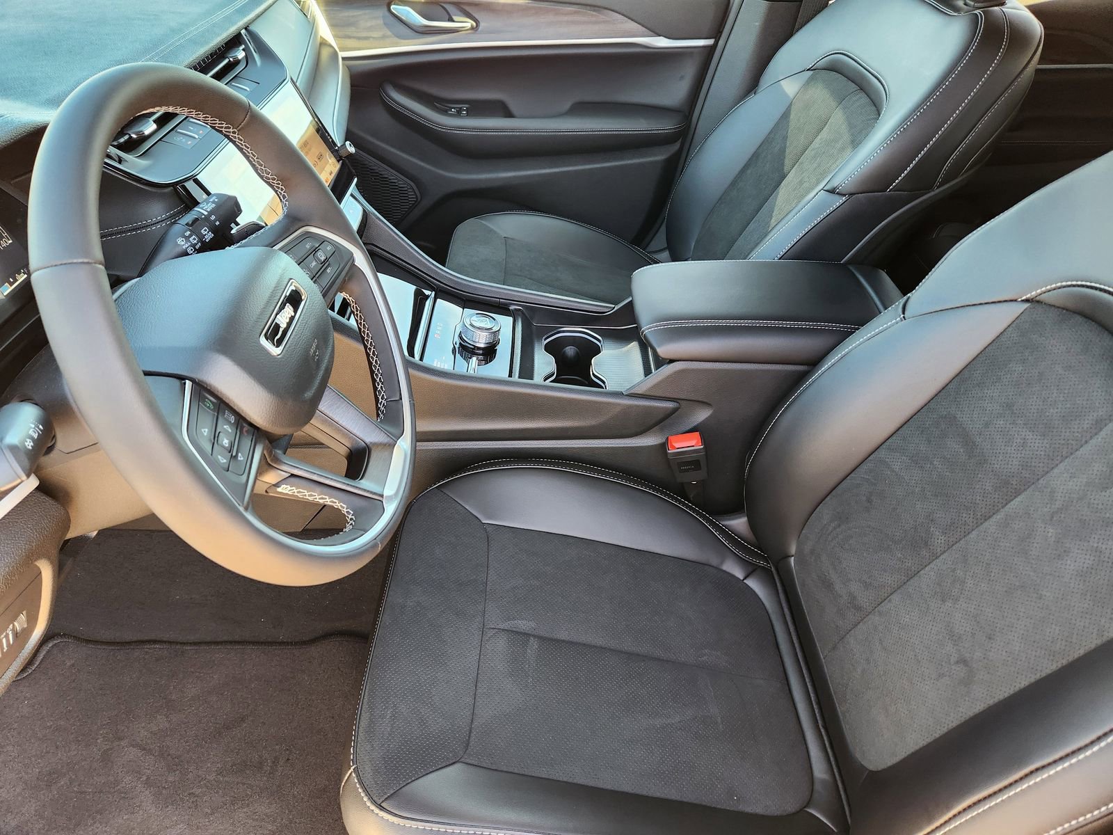 New 2026 Jeep Grand Cherokee Altitude AWD/4WD image 14