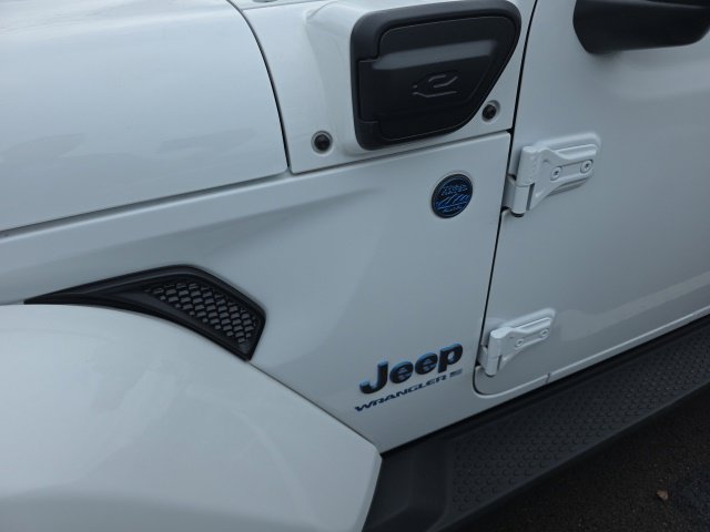 Used 2024 Jeep Wrangler High Altitude AWD/4WD image 3