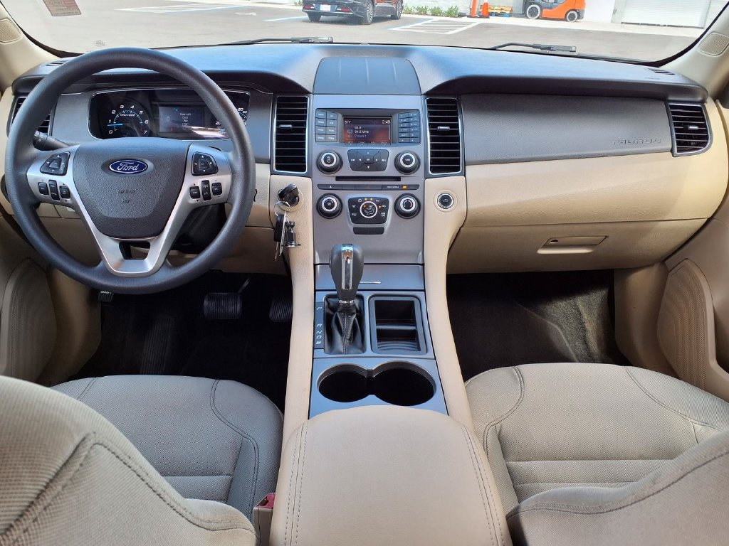 Used 2017 Ford Taurus SE FWD image 19