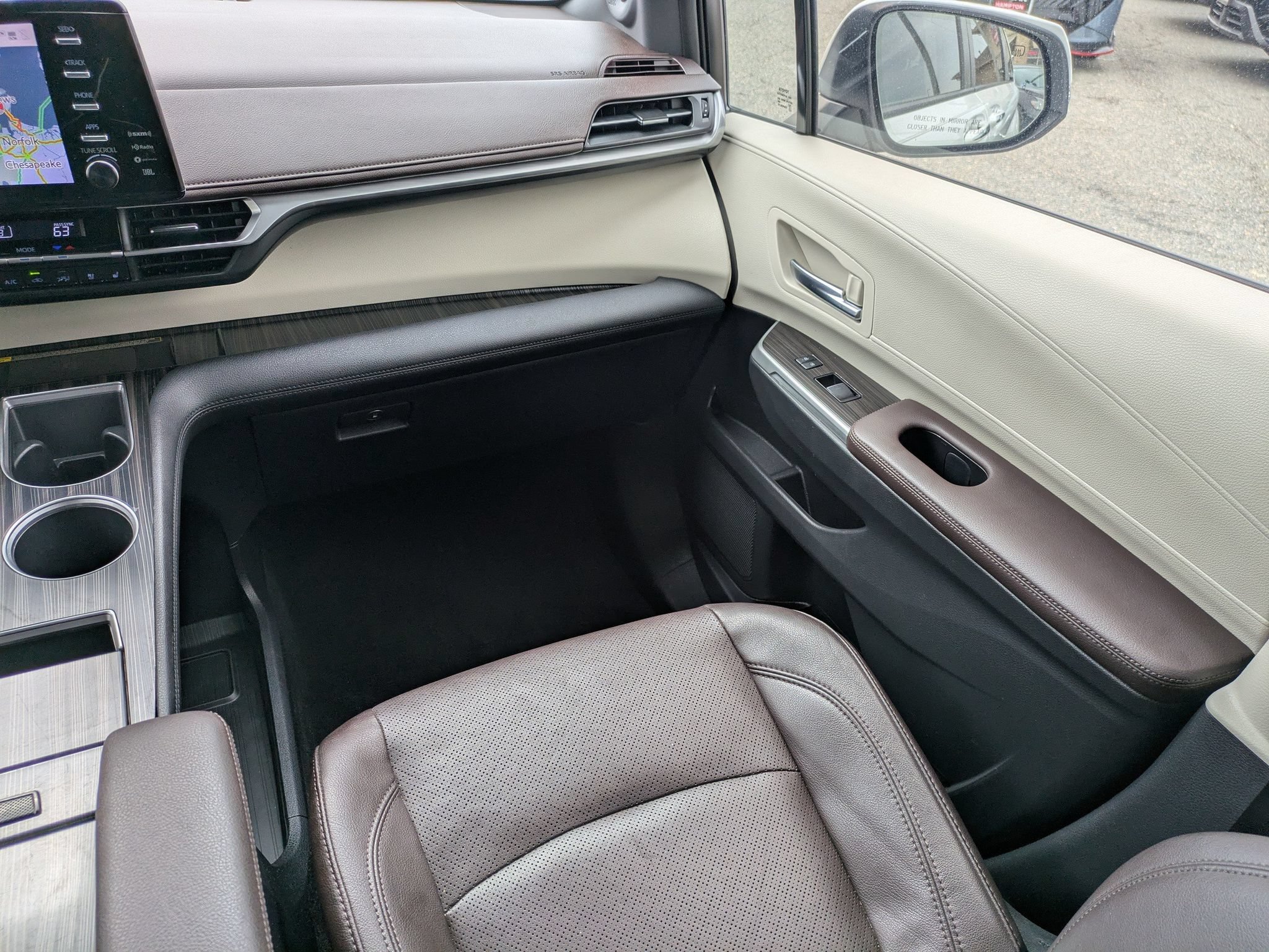 Used 2022 Toyota Sienna Platinum FWD image 18