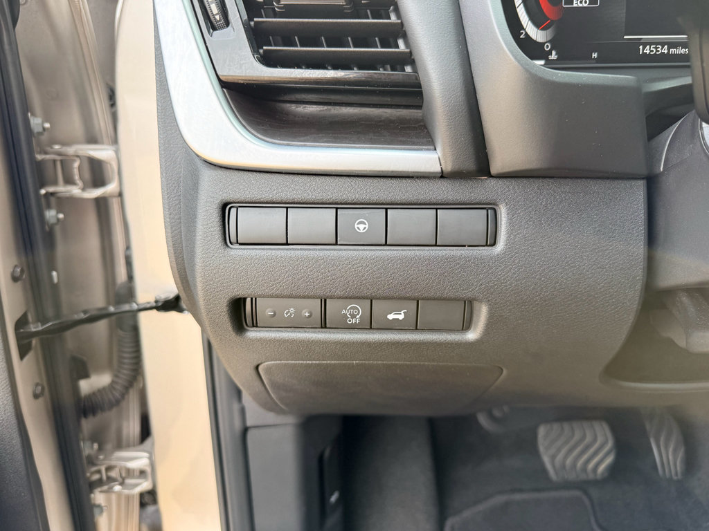 Used 2023 Nissan Rogue Platinum FWD image 17