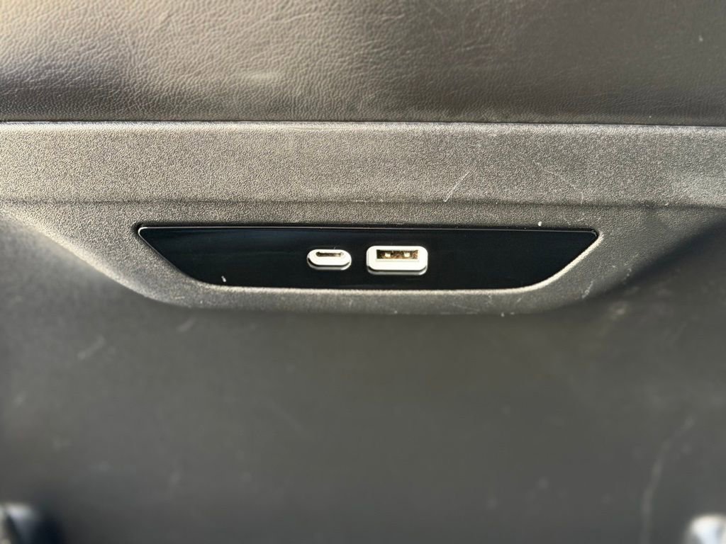 Used 2024 Chrysler Pacifica Touring-L FWD image 11