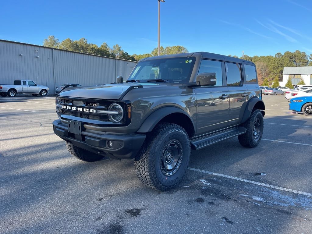 New 2025 Ford Bronco Outer Banks w/ Sasquatch Package image 1