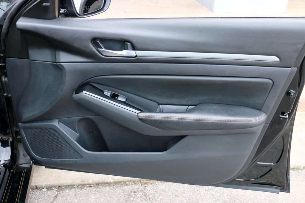 Used 2024 Nissan Altima 2.5 SR FWD image 32