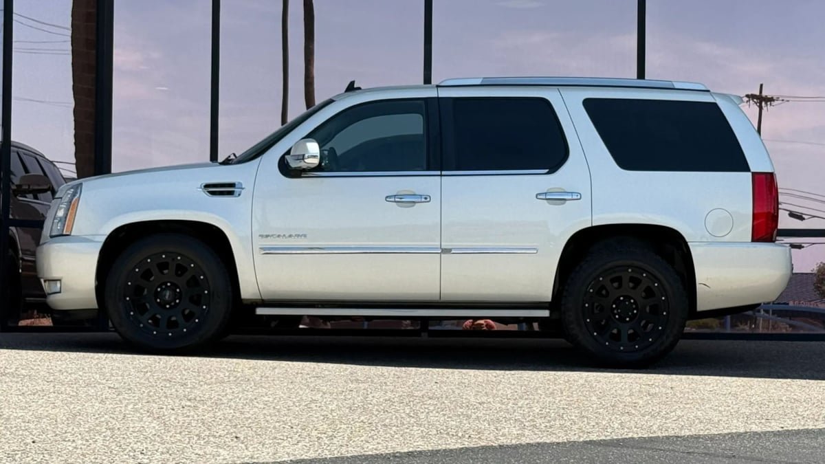 Used 2014 Cadillac Escalade Luxury AWD/4WD image 5