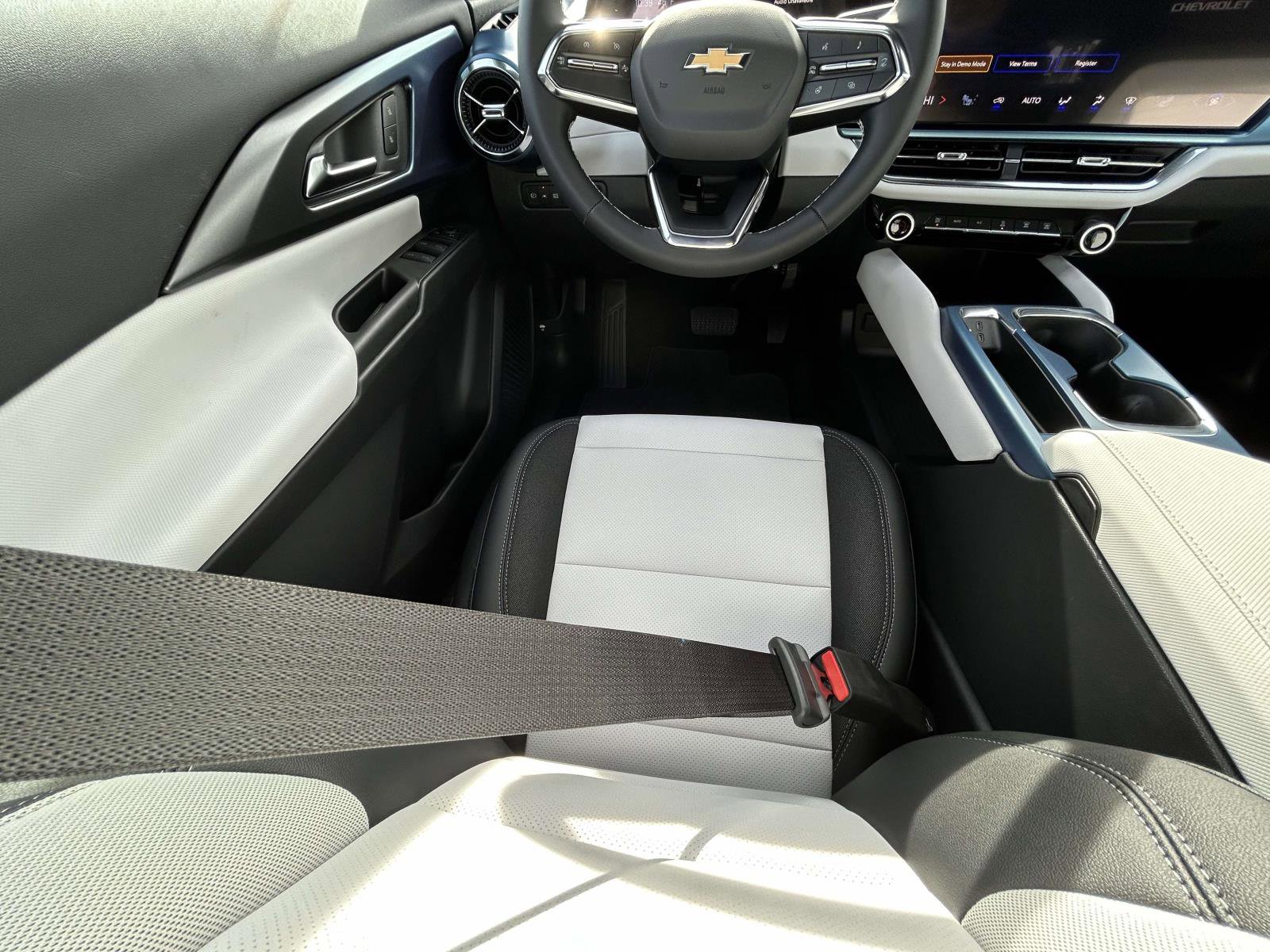 New 2026 Chevrolet Equinox EV LT image 13