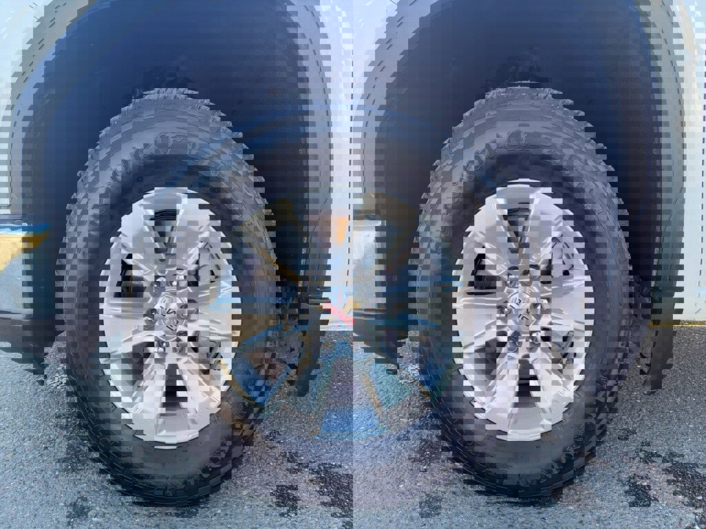 Used 2024 GMC Sierra 1500 SLE image 2