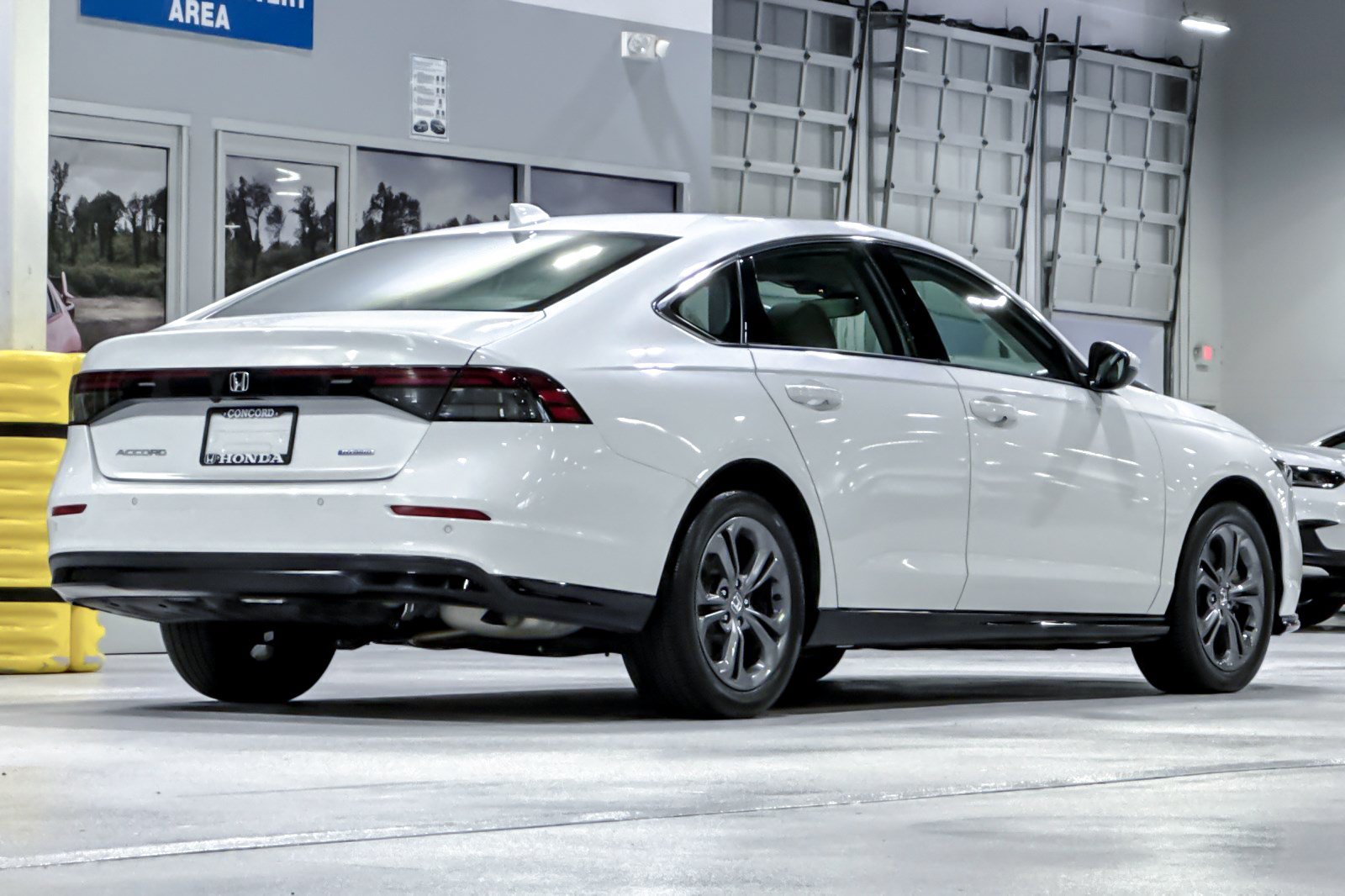 Used 2024 Honda Accord EX-L image 9