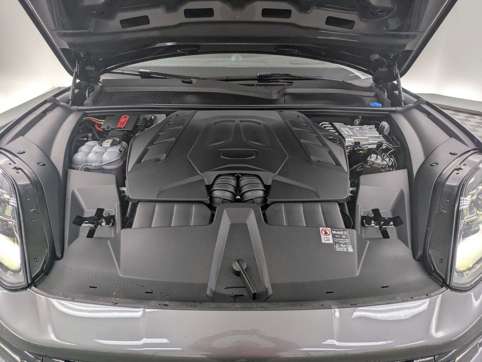 Used 2025 Porsche Cayenne S image 24