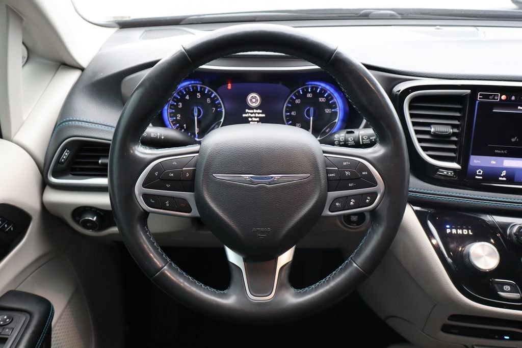 Used 2021 Chrysler Pacifica Touring-L w/ Uconnect Theater Family Group image 17