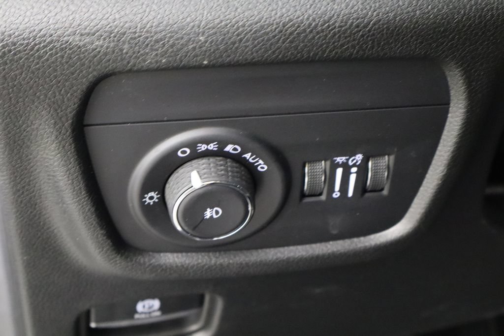 Used 2025 Jeep Grand Cherokee L Limited AWD/4WD image 23