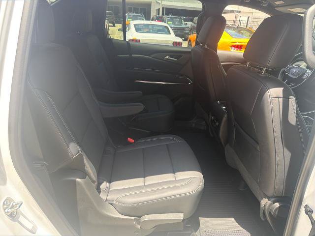 Used 2026 Chevrolet Traverse LT w/ Midnight/Sport Edition FWD image 29