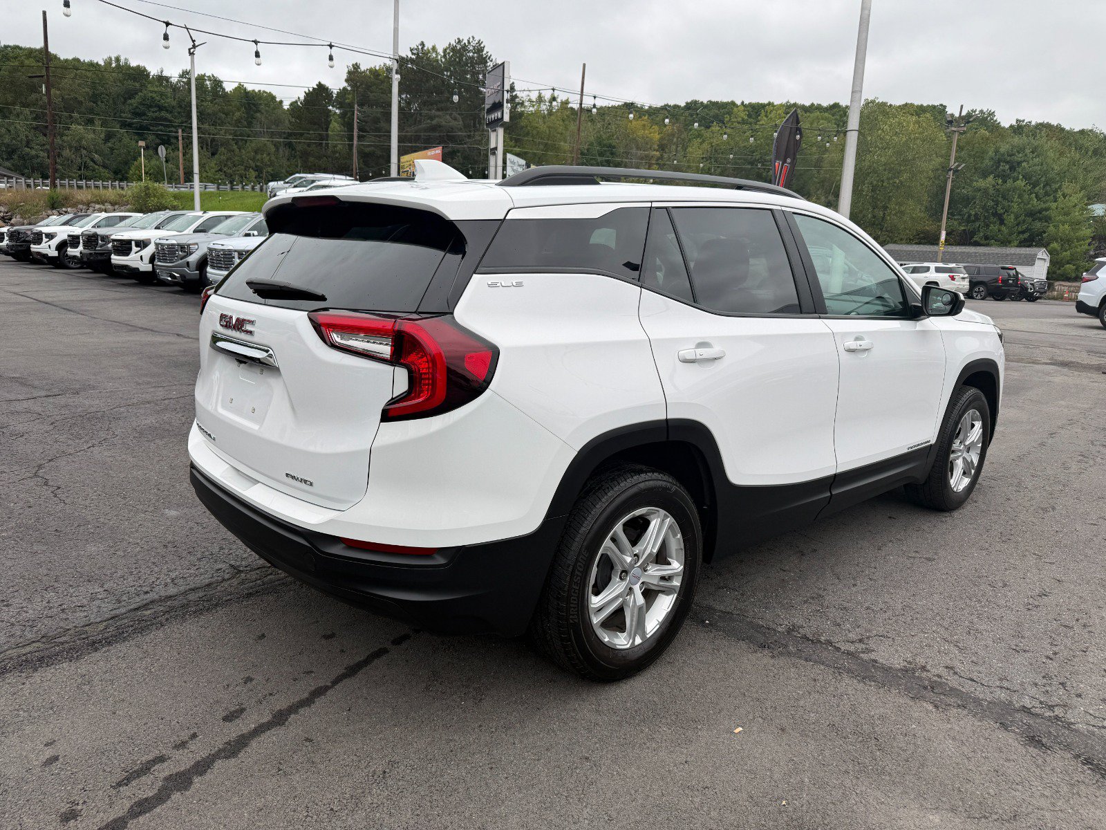 Used 2024 GMC Terrain SLE w/ Driver Convenience Package AWD/4WD image 5