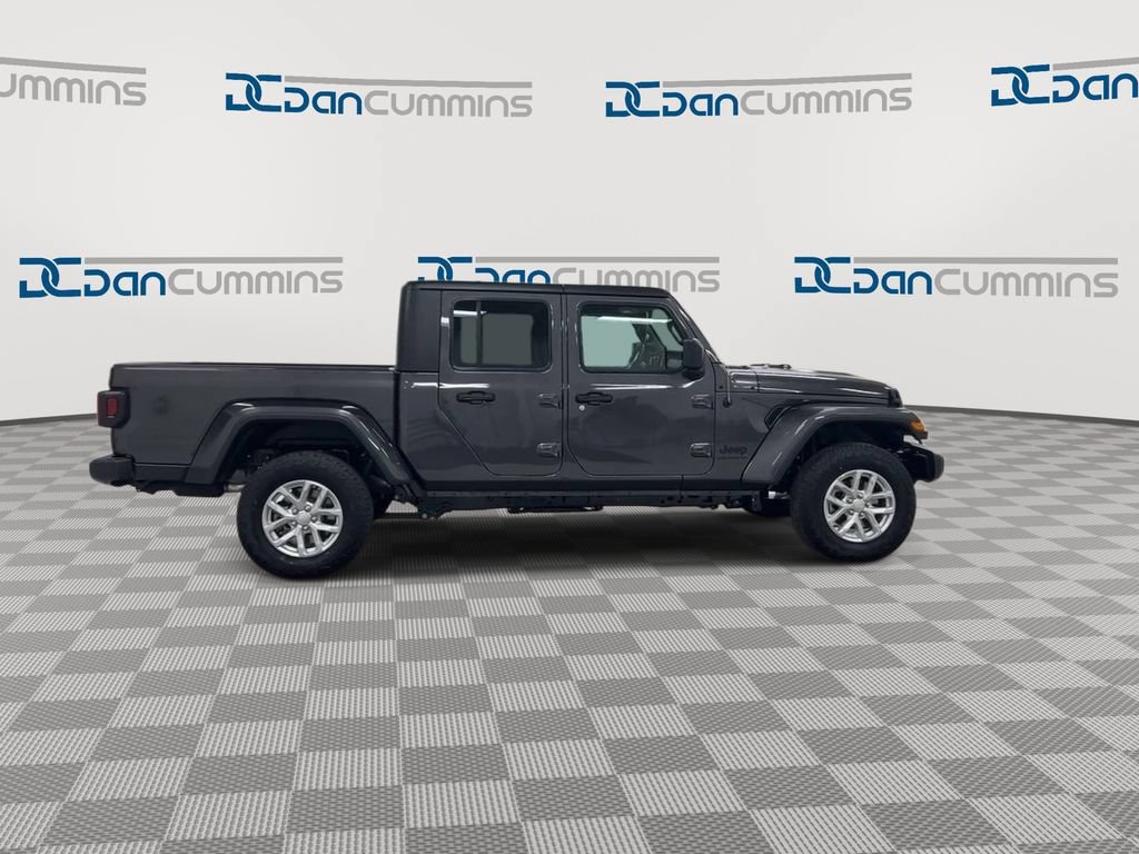 Used 2023 Jeep Gladiator Sport AWD/4WD image 9