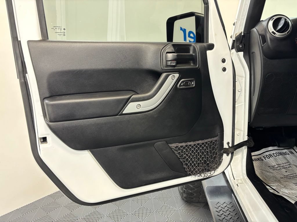Used 2017 Jeep Wrangler Unlimited Sahara w/ Connectivity Group AWD/4WD image 20