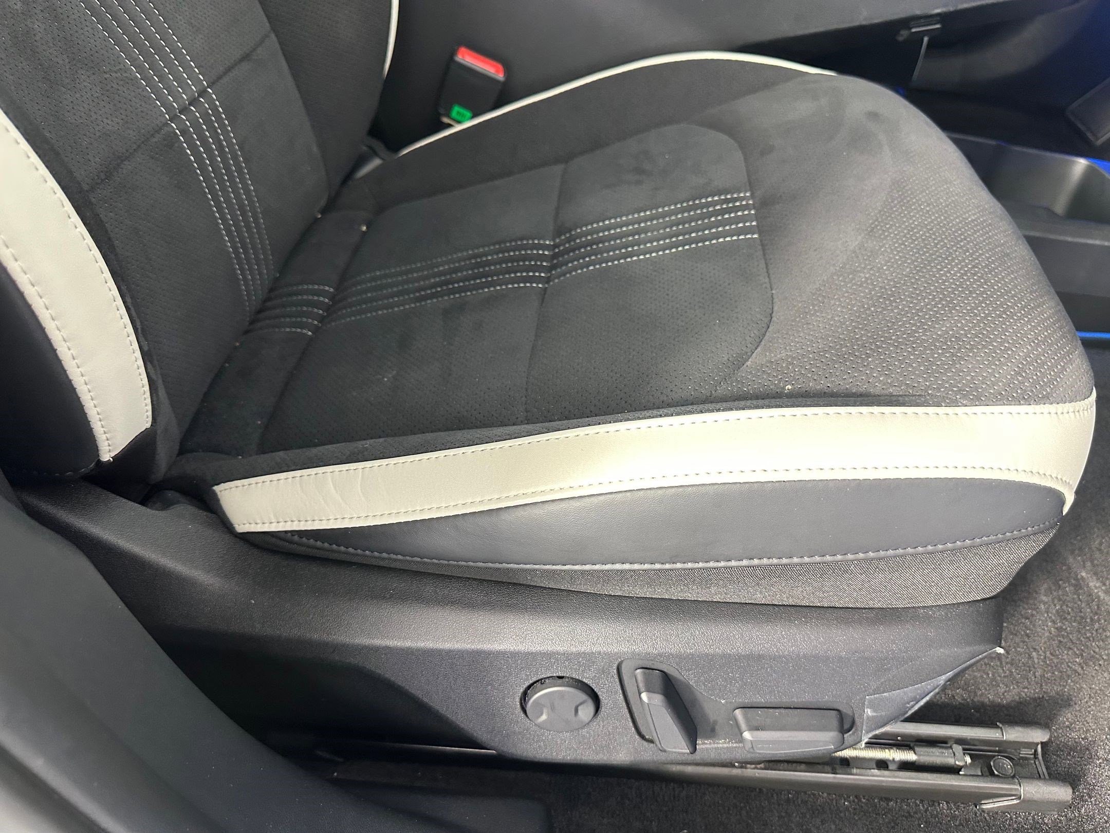 Used 2023 Kia EV6 GT-Line w/ GT-Line Suede Seat Package image 32