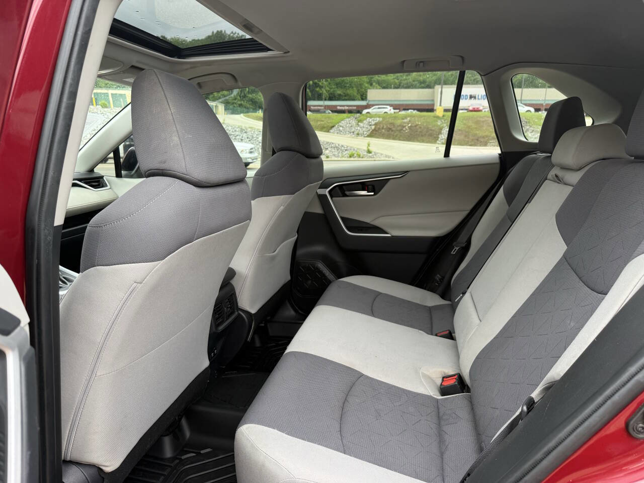 Used 2019 Toyota RAV4 XLE FWD image 18