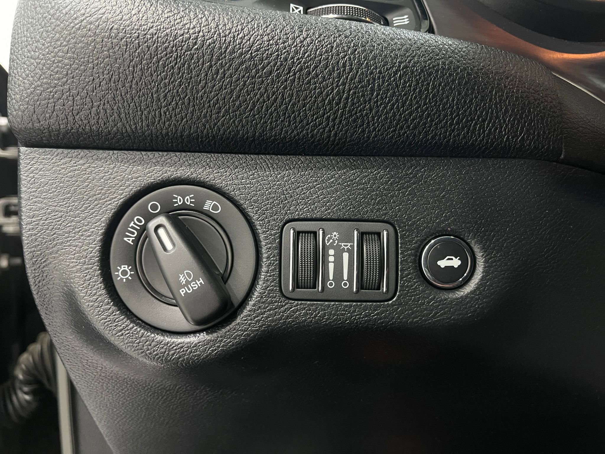 Used 2017 Dodge Challenger R/T w/ Driver Convenience Group image 21