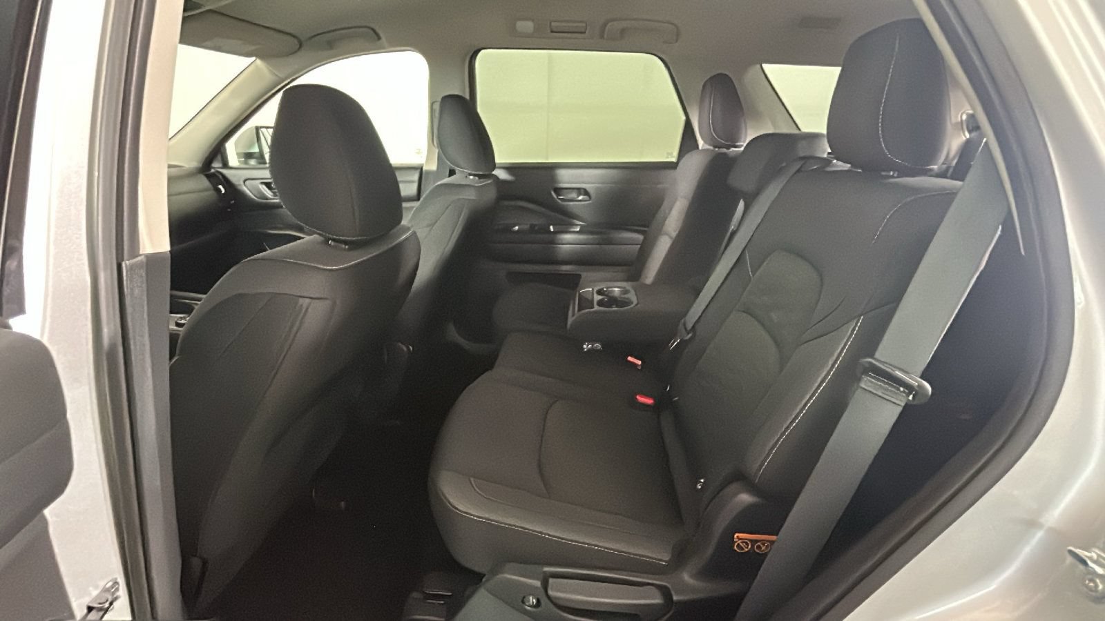 Used 2025 Nissan Pathfinder SV AWD/4WD image 31