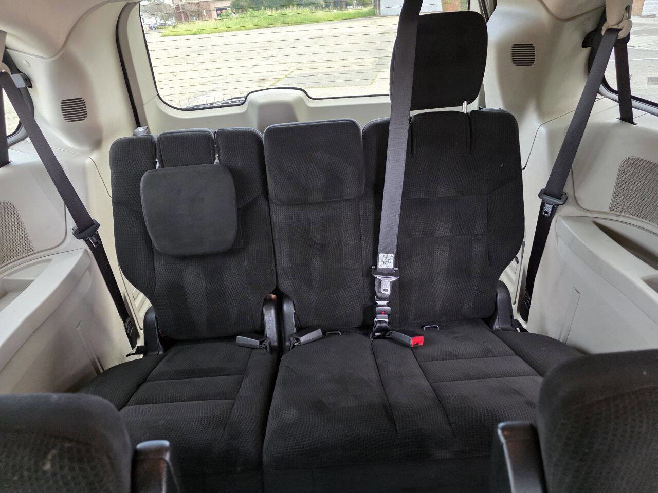 Used 2015 Dodge Grand Caravan SXT image 12