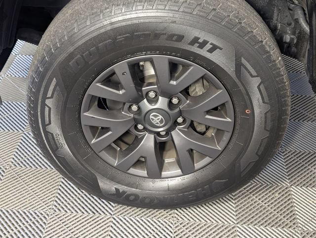 Used 2021 Toyota Tacoma SR5 RWD image 9