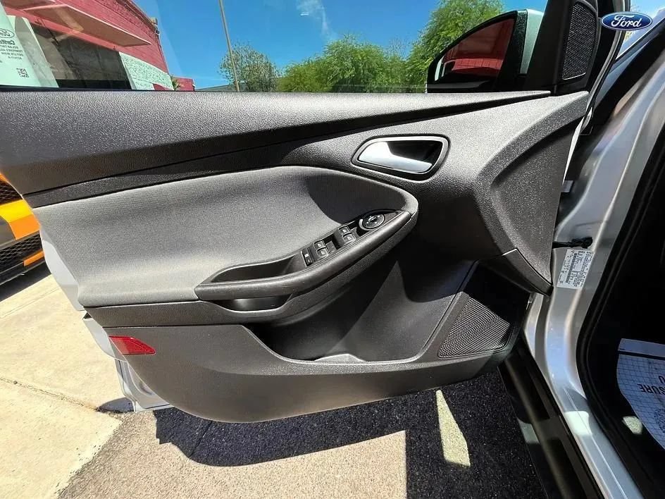 Used 2014 Ford Focus SE FWD image 11
