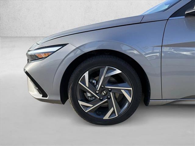 Certified 2025 Hyundai Elantra Limited image 22
