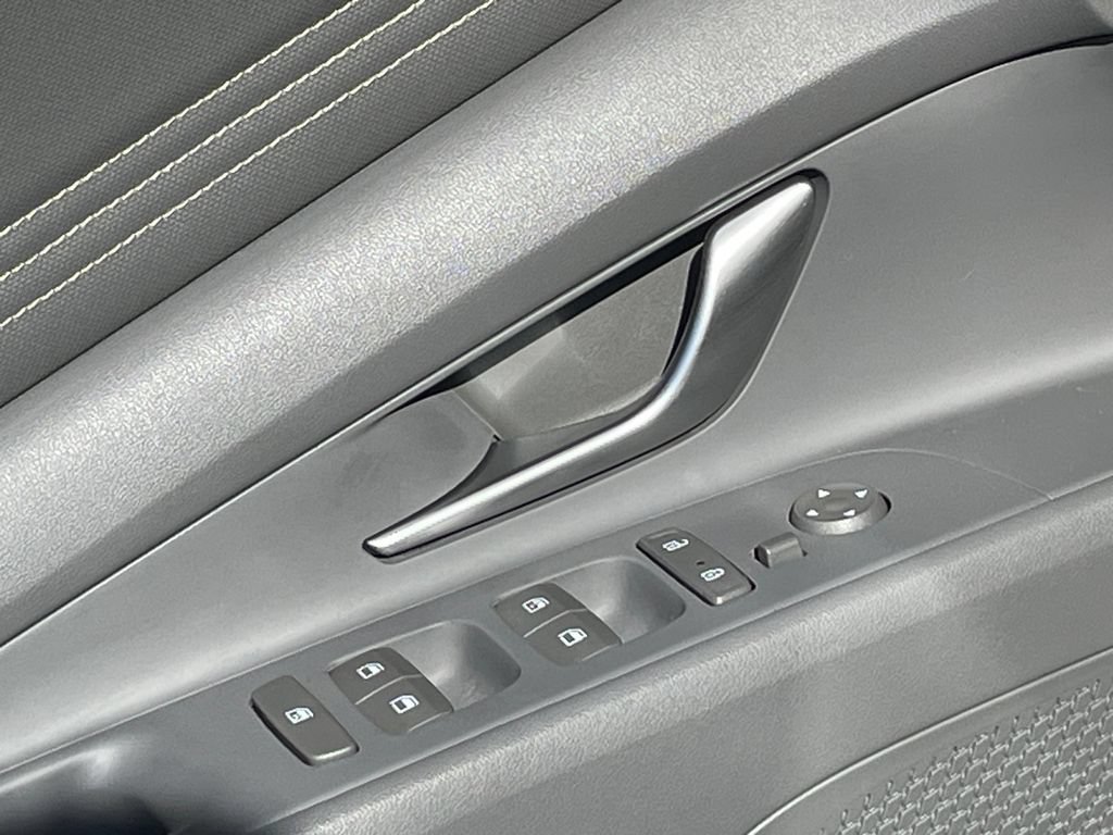 Used 2023 Hyundai Elantra SEL w/ Convenience Package FWD image 18