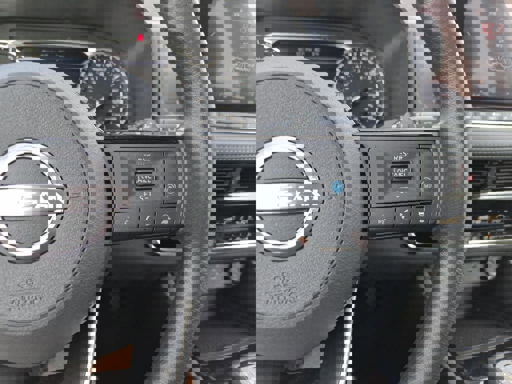 Used 2022 Nissan Rogue SV image 19