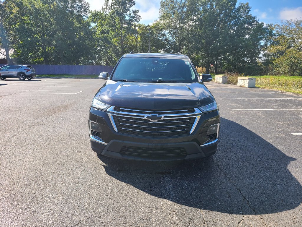Used 2023 Chevrolet Traverse LT w/ LPO, Cargo Package AWD/4WD image 2
