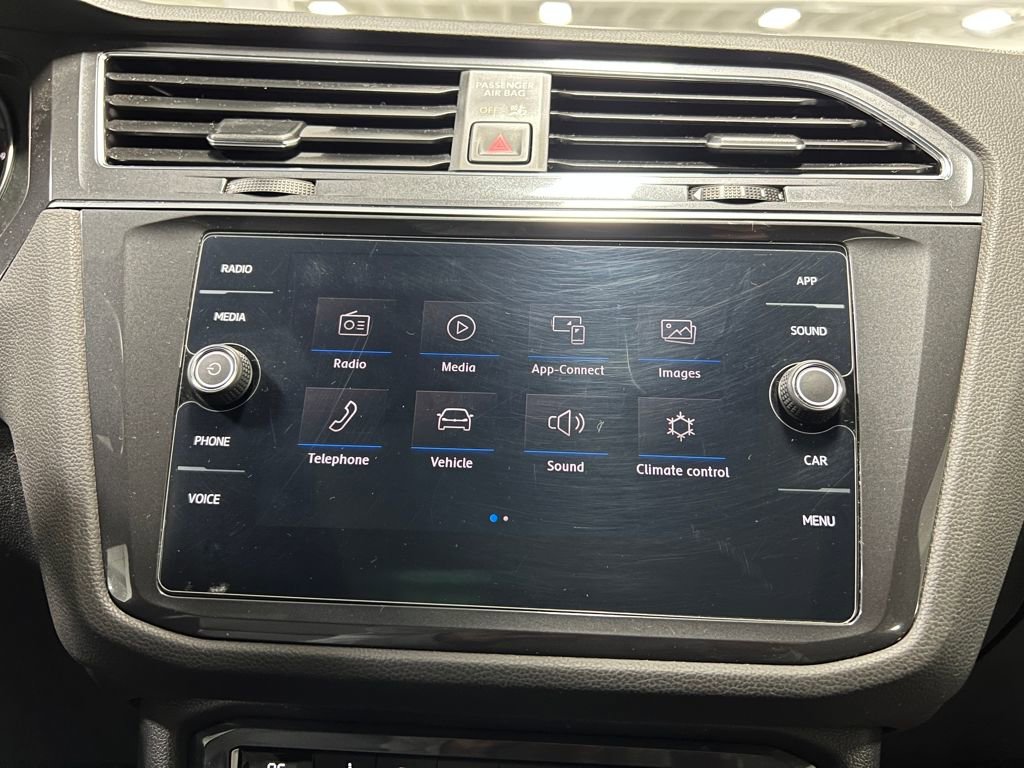 Used 2020 Volkswagen Tiguan SE R-Line w/ 3rd Row Seat Package image 31