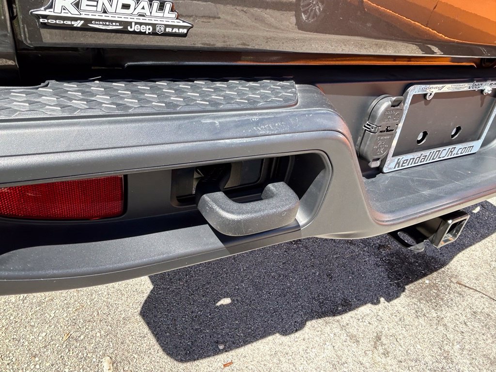 Certified 2025 Jeep Gladiator Sport AWD/4WD image 35