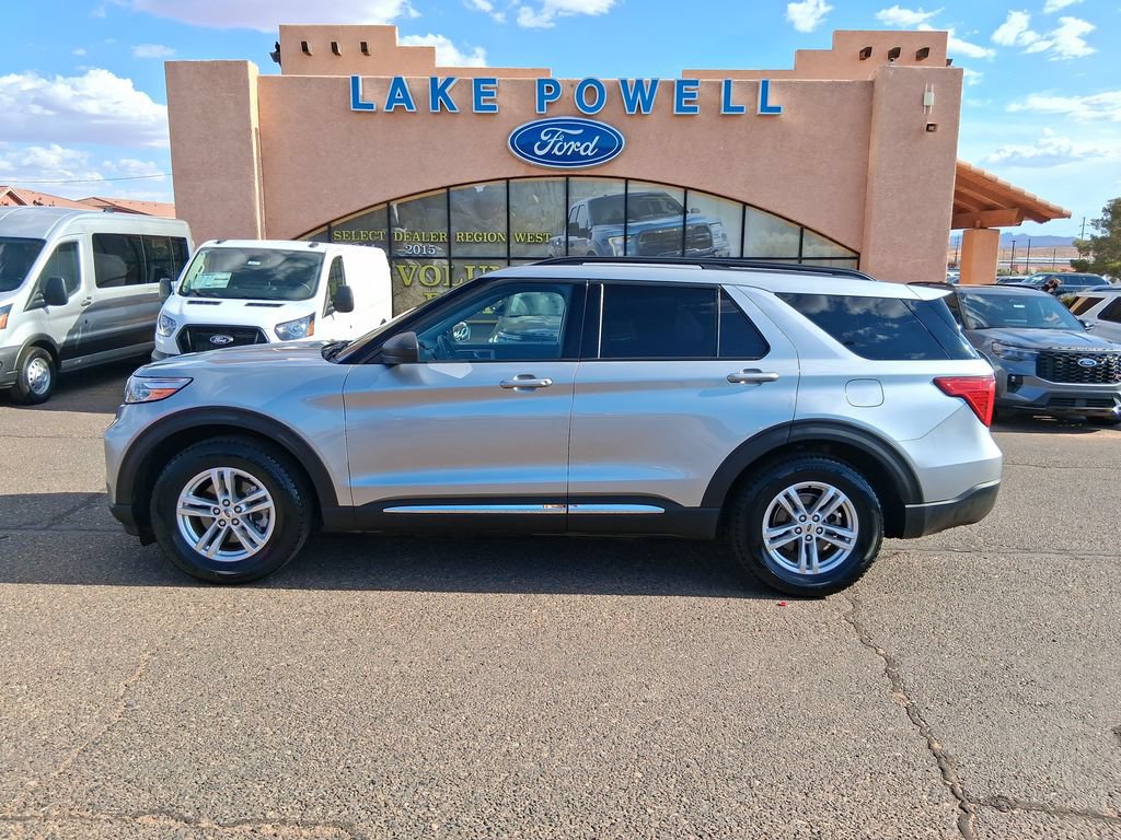 Used 2023 Ford Explorer XLT w/ Equipment Group 202A RWD image 2