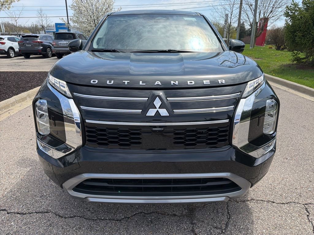 Used 2025 Mitsubishi Outlander SE image 8