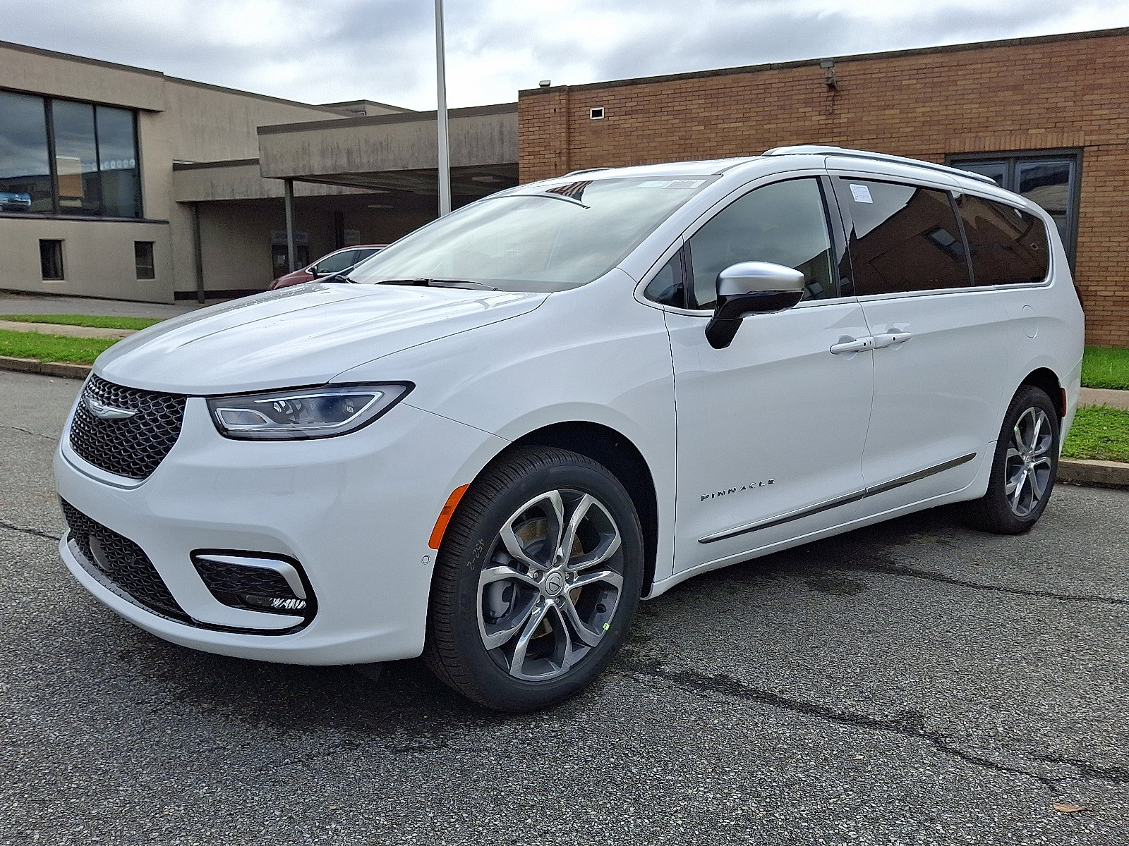 New 2026 Chrysler Pacifica Pinnacle w/ Trailer Tow Group image 3