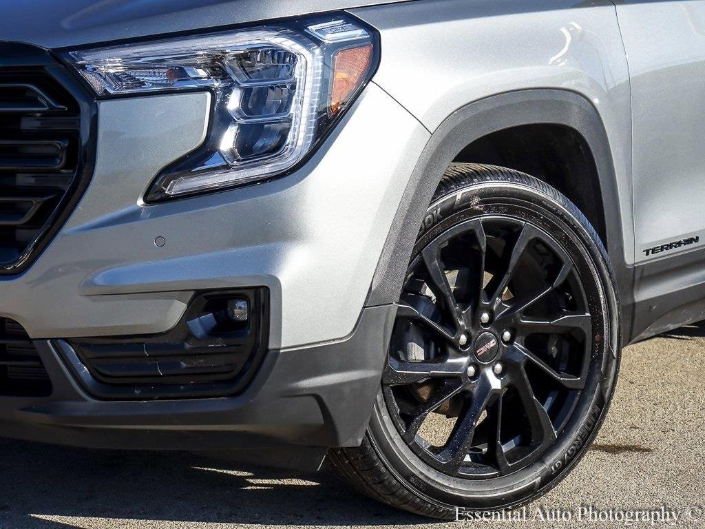 Used 2024 GMC Terrain SLT w/ Tech Package image 4