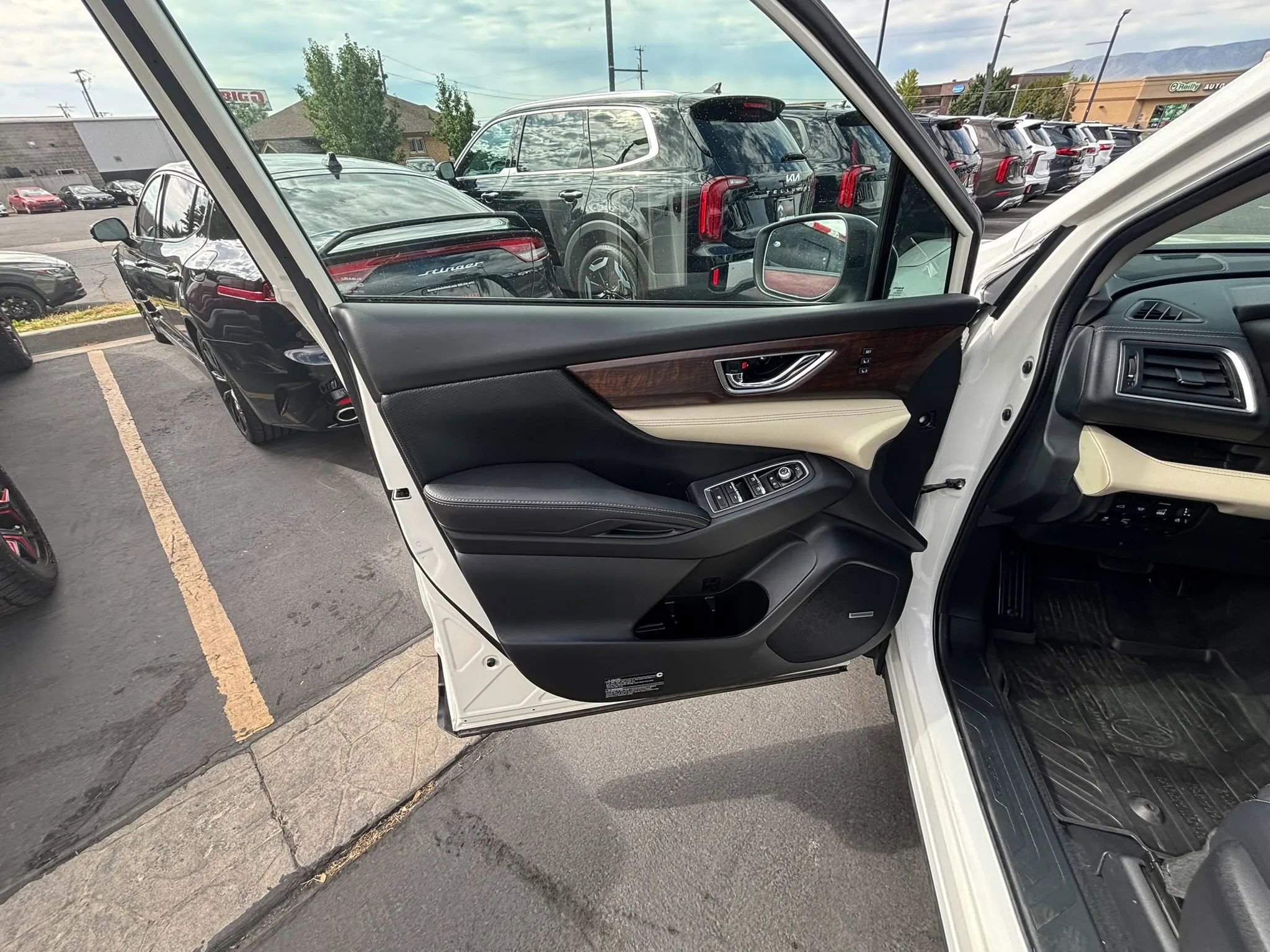 Used 2022 Subaru Ascent Touring w/ Popular Package #2A image 10