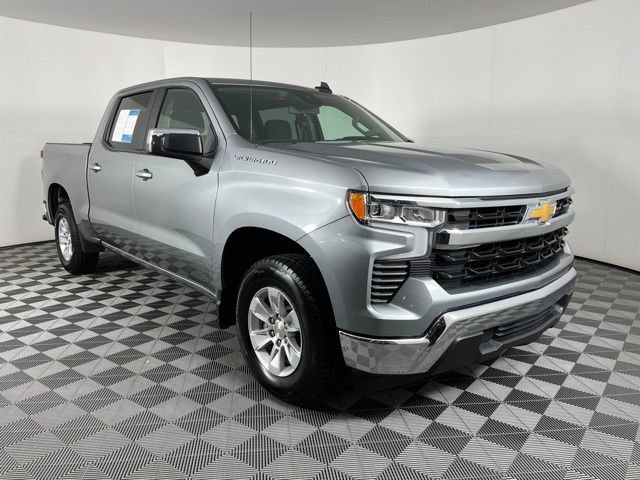 Used 2025 Chevrolet Silverado 1500 LT RWD image 3