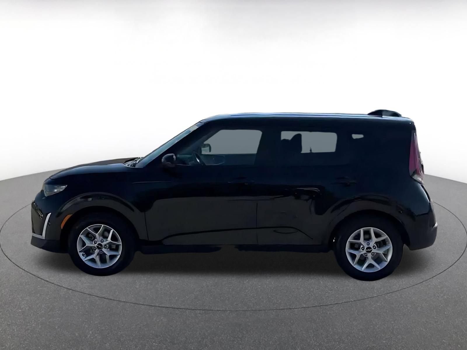 Used 2025 Kia Soul LX w/ LX Technology Package FWD image 8