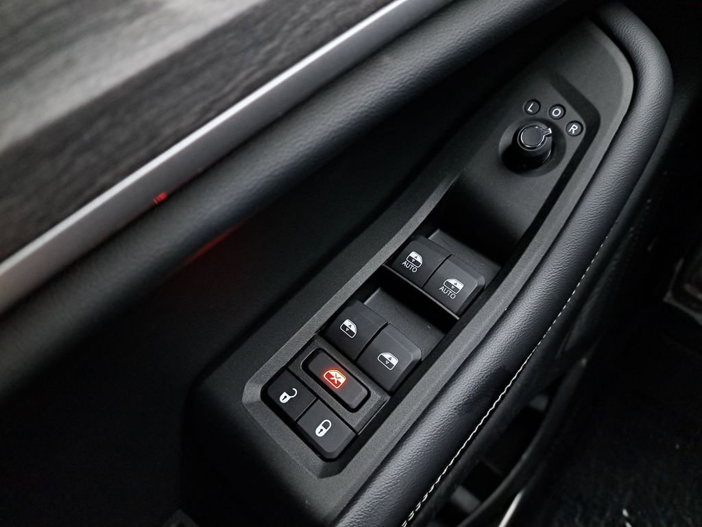 Used 2021 Jeep Grand Cherokee L Limited w/ Luxury Tech Group II image 25