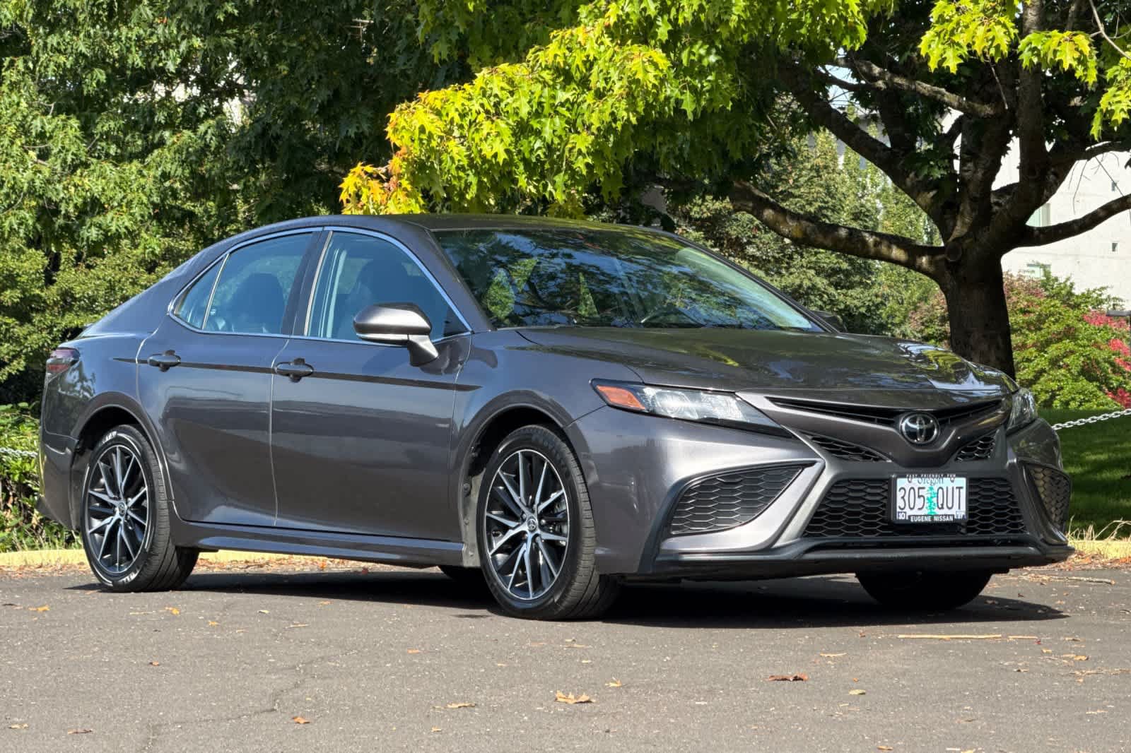 Used 2023 Toyota Camry SE FWD image 9