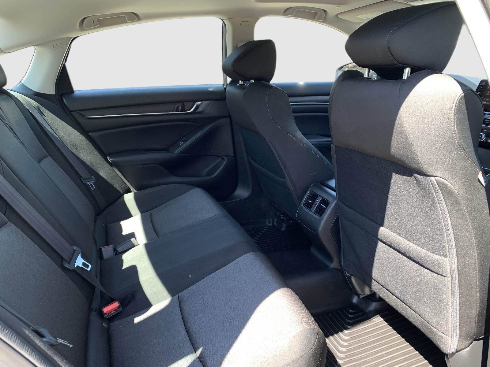 Used 2018 Honda Accord EX image 40