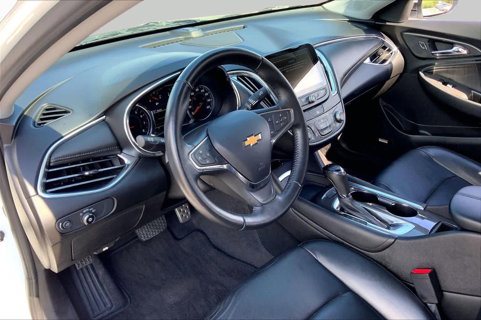 Used 2017 Chevrolet Malibu LT w/ Leather Package FWD image 17