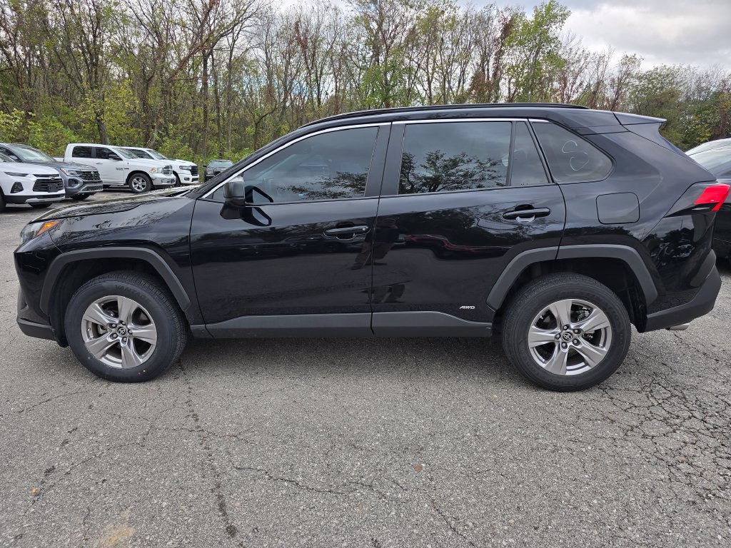 Used 2024 Toyota RAV4 LE AWD/4WD image 3