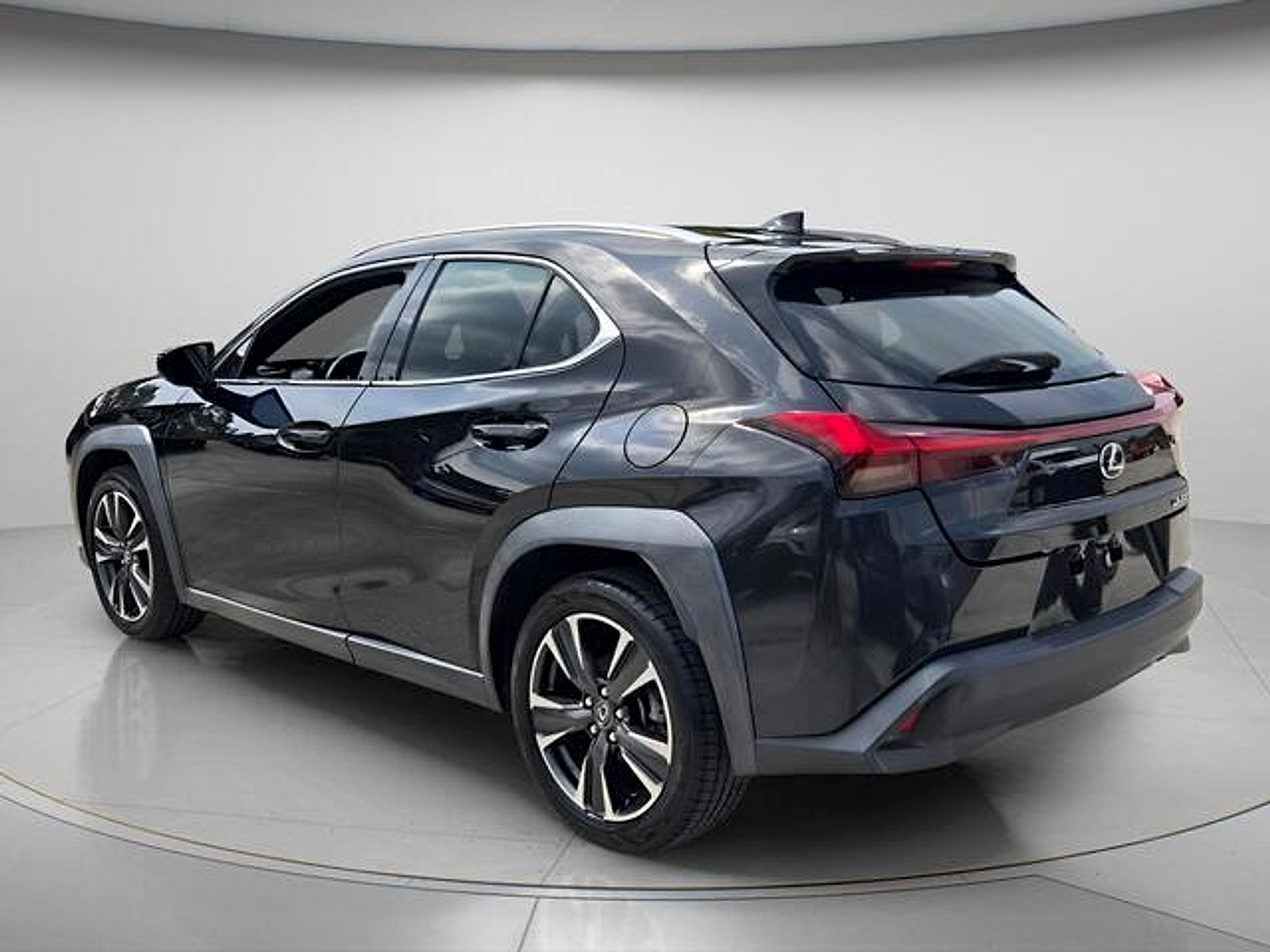 Used 2019 Lexus UX 200 FWD image 4